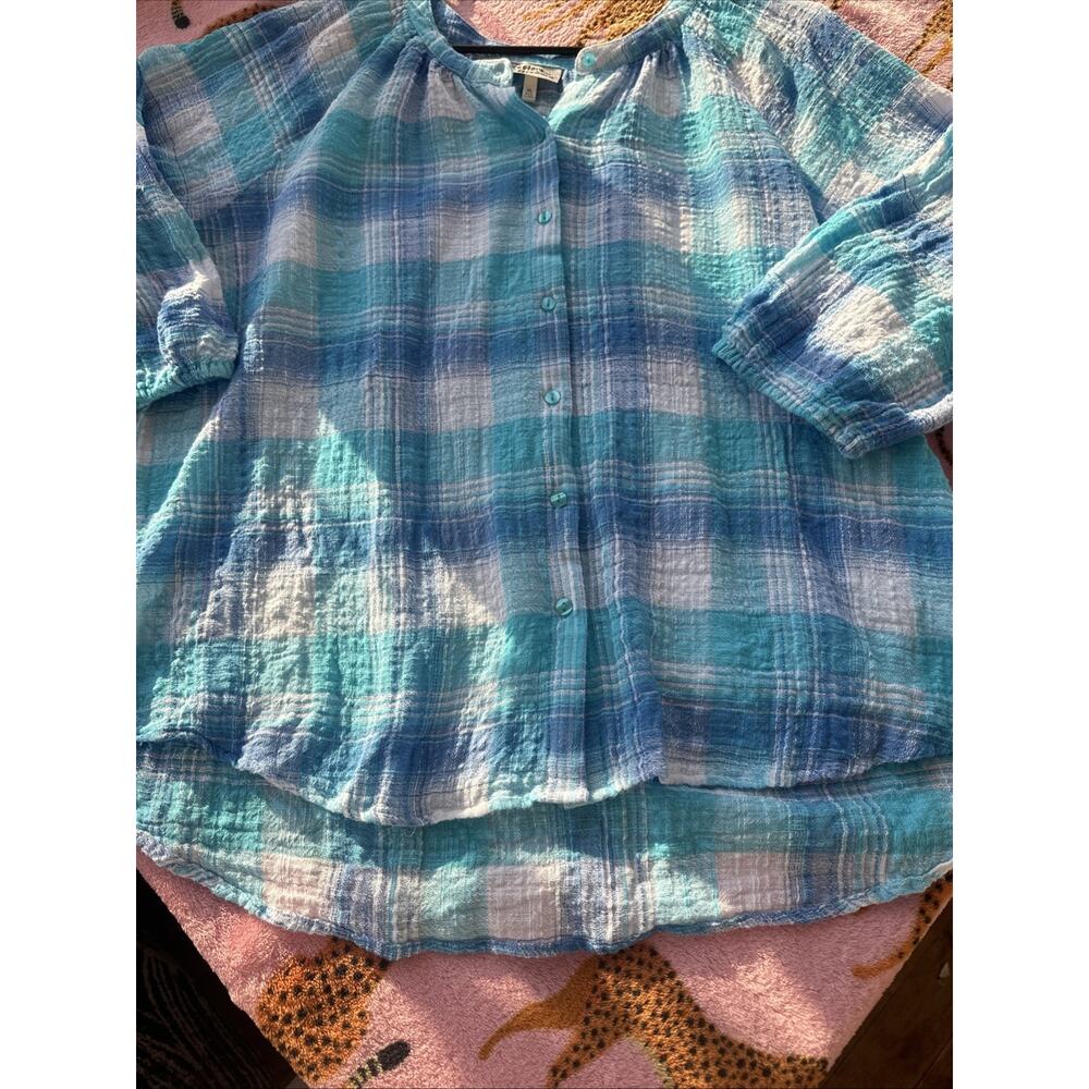 Lightweight Blue Plaid Button-Front Women’s Top - Picture 5 of 12